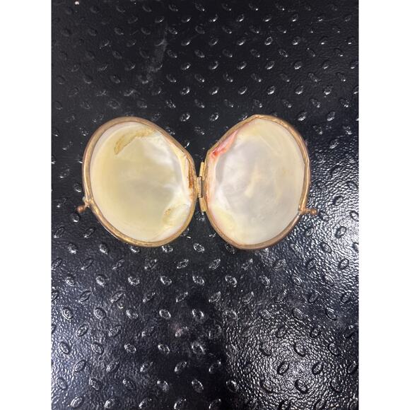 Clam Shell Trinket Box - Picture 3 of 5
